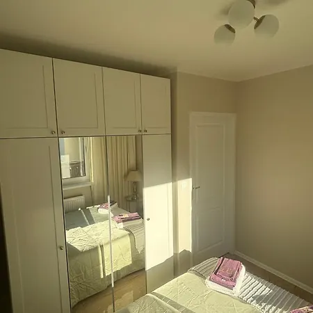 Plac Slowianski 10 *