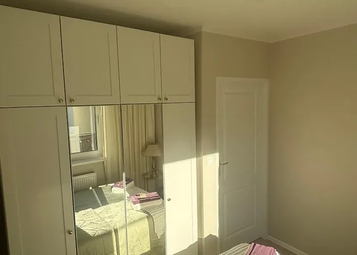 Plac Slowianski 10 *